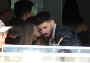 La pareja sigue adelante con su relación