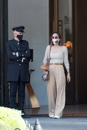 Tamara, ideal con un look monocolor en tonos crema