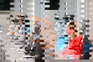 Doña Letizia ha presidido una reunión de la FEDEPE