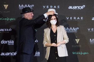 Isabel Díaz Ayuso recibe el Bombín de San Isidro