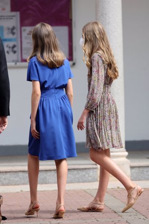 La Princesa de Asturias ha lucido zapatos destalonados de discreto tacón de Carolina Herrera