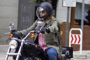 Genoveva Casanova, toda una motera por las calles de la capital