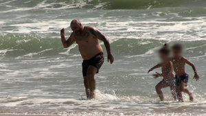 Kiko se lo pasó en grande en el agua