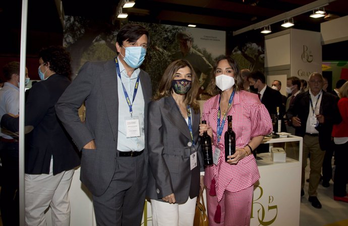 Tamara, Xandra y Manolo Falcó en el homenaje a su padre