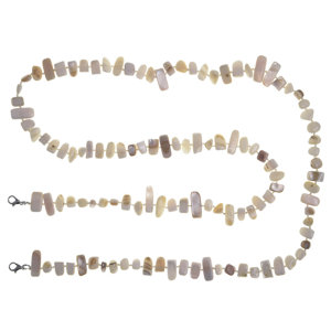 Colgante para funda de móvil de nácar. Cortesía 'La casa de las carcasas'