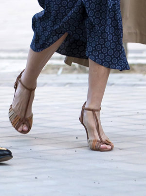 Detalle de las elegantes sandalias de Isabel Preysler