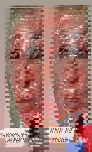 Ana María Aldón vuelve a sorprender con una mascarilla en su cara con la que se dedica a asustar