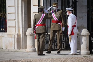 El Rey ha presidido un acto militar minutos antes del acto cultural de la Reina