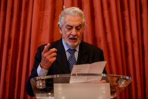 El cantante, muy emocionado durante la entrega del reconocimiento