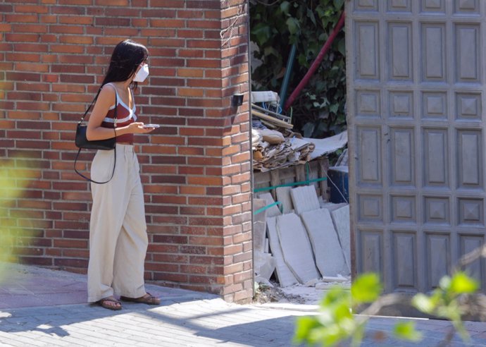 Aitana, supervisando las obras de su nueva casa