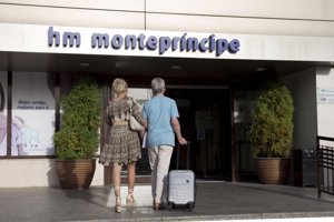 Ortega Cano ha ingresado en el hospital con una maletita  y ropa informal