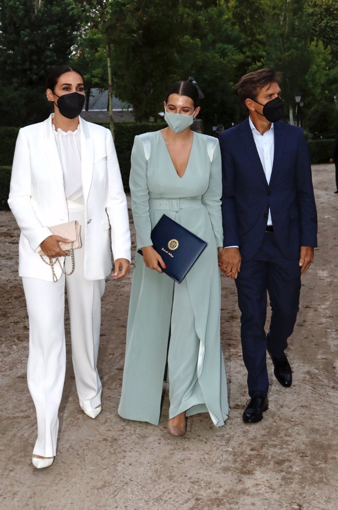 Alba Díaz contó con el apoyo de sus padres en uno de sus días más especiales