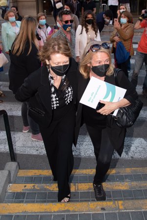 Concha y Encarna, totalmente abatidas tras dar el último adiós a Mila