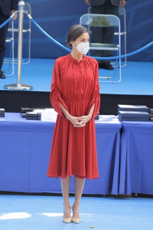 Doña Letizia llevaba meses sin apostar por el rojo para sus apariciones públicas