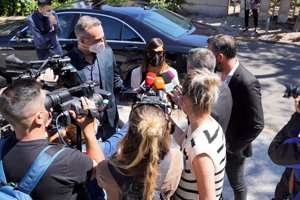 Alba ha atendido a la prensa a su llegada al tanatorio