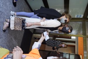 Alba, emocionada pero serena en el útimo adiós a su madre