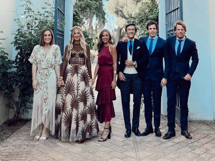 Tamara Falcó, impecable en la boda de unos amigos
