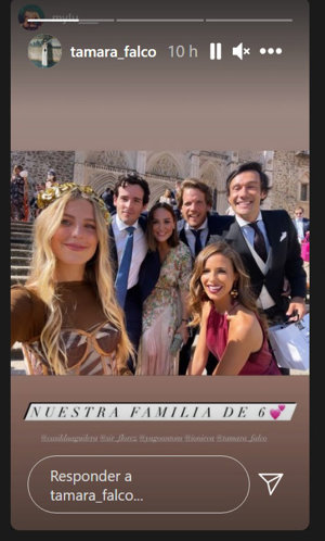 La socialité se convirtió en la mejor vestida con un vestido de mantón de manila ideal