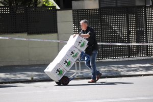 Varias cajas con pertenencias de Mila se van a Granada, donde reside su hermana Nani