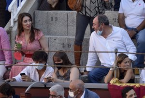 Luis Miguel Rodríguez, de lo más divertido con una mujer en los toros
