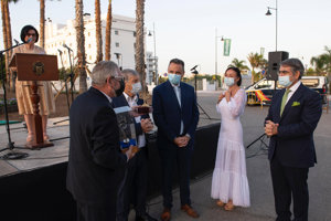 La empresaria ha inaugurado en Torremolinos una plaza en recuerdo de las víctimas del Holocausto