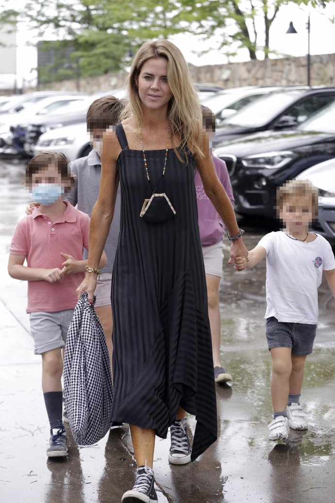 Amelia Bono, con sus 4 hijos