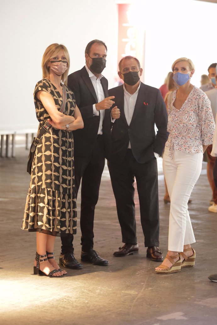 Susanna Griso y María Zurita con amigos