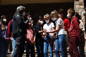 Las hijas de los Reyes, con looks idénticos en su primer acto sin sus padres