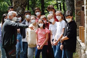 Muy curiosas y pendientes, Leonor y Sofía toman protagonismo en la agenda real