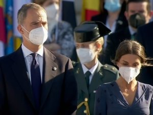 Don Felipe y Doña Letizia han presidido el homenaje a las víctimas del Covid