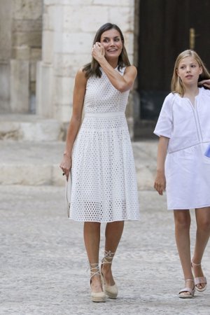 La Reina siempre nos regala looks para el recuerdo durante sus vacaciones