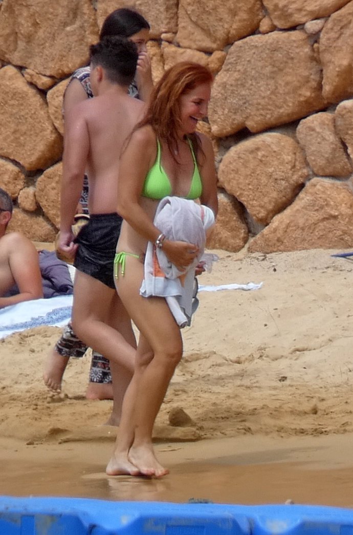 Arantxa, de lo más sonriente y relajada en la playa