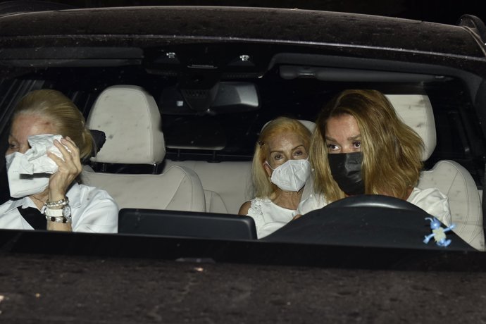 Amigas de Isabel Preysler, tras asistir al último adiós a Beatriz Arrastia