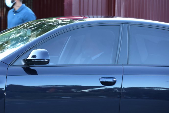 Los Reyes, abandonando el colegio tras llevar a la Infanta Sofía