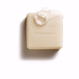 El nuevo champú sólido de Clarins está formulado con un 87 de ingredientes naturales