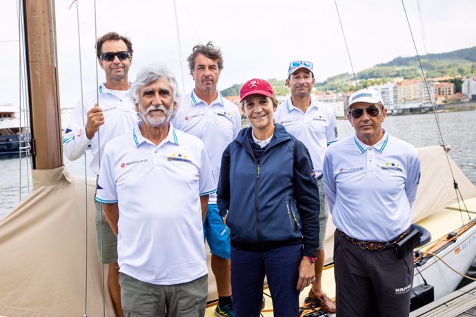 La Infanta Elena, feliz con las amistades de su padre