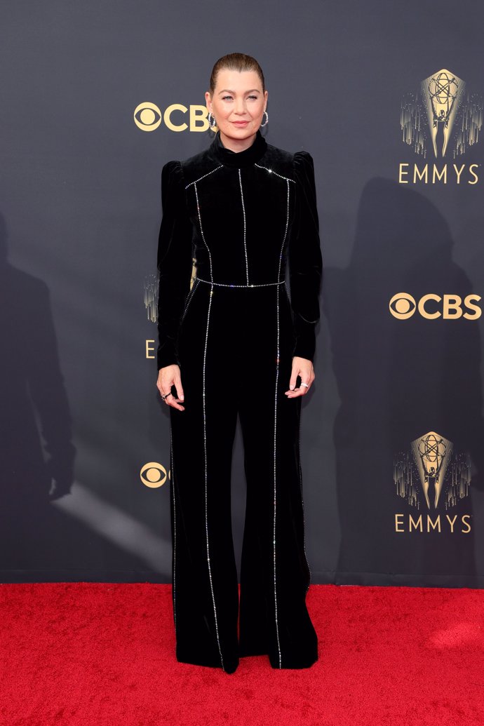 Ellen Pompeo, con un mono negro de Ellie Saab