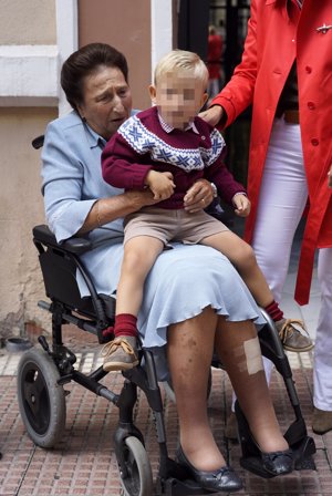 Doña Margarita, una abuela orgullosa del pequeño Carlos