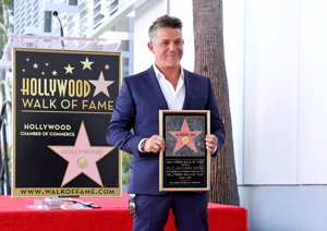 Alejandro Sanz, feliz con su estrella en el Paseo de la Fama de Hollywood