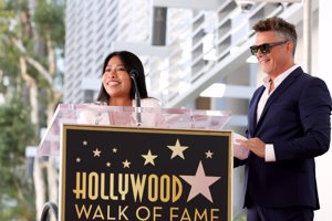 Alejandro Sanz, feliz con su estrella en el Paseo de la Fama de Hollywood