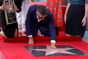 Alejandro Sanz, feliz con su estrella en el Paseo de la Fama de Hollywood