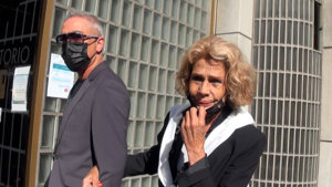 El colaborador ha acudido al tanatorio con Rosa Valenty