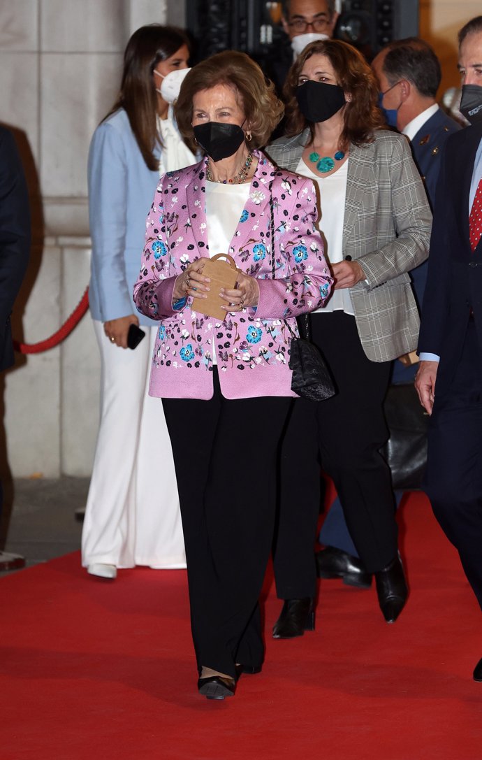 La Reina Sofía, abandonando los Premios de la Fundación Mapfre