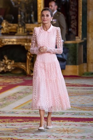 Doña Letizia suele acertar con los estilismos que elige en el Día de la Hispanidad, siempre espectaculares