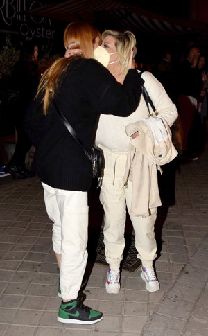 Madre e hija se despidieron de lo más cariñosas