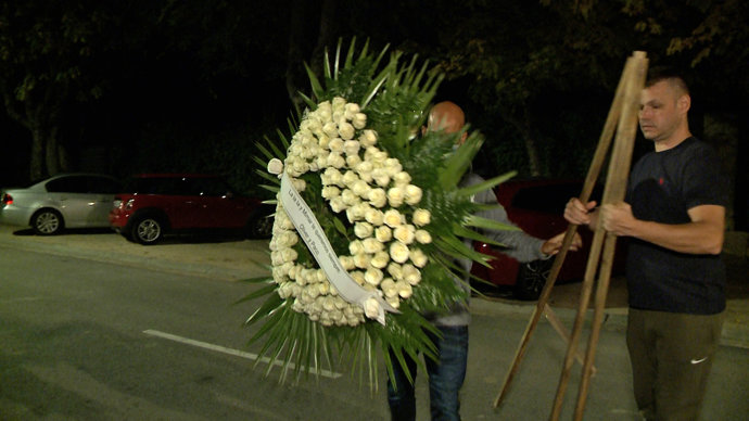Coronas de flores llegaron a la casa de Concha Márquez Piquer