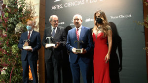 La empresaria reapareció por sorpresa en la entrega de los Premios Telva