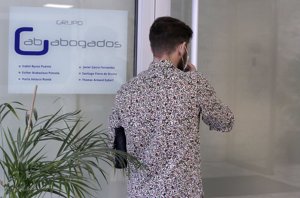 Antonio David y Olga llegaban al despacho de su abogado por separado