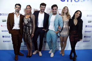 David Bustamante, con el resto del elenco de 'Ghost, el musical'