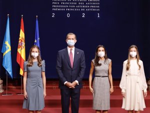 Los Reyes y sus hijas han recibido en audiencia a los galardonados con el Princesa de Asturias 2021